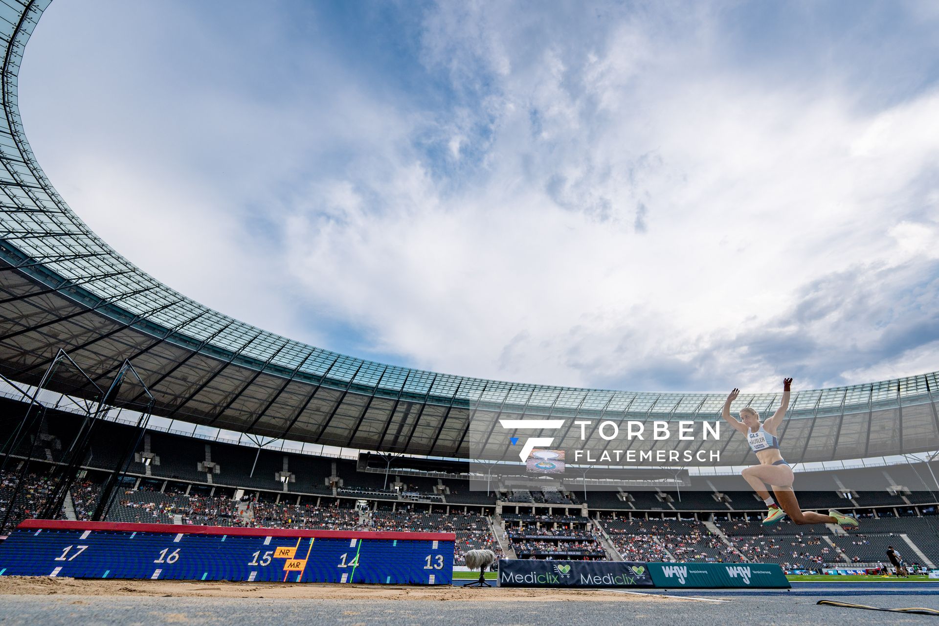 Mara Haeusler (1. LAV Rostock) im Dreisprung waehrend der deutschen Leichtathletik-Meisterschaften im Olympiastadion am 25.06.2022 in Berlin